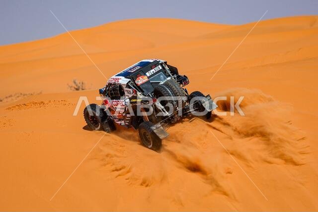Ha'il, Saudi Arabia. 8th Jan 2021. 401 Lopez Contardo Francisco (chl), Latrach Vinagre Juan Pablo (chl), Can-Am, South Racing Can-Am, Motul, SSV Series - T4, action during the 6th stage of the Dakar 2021 between Al Qaisumah and Ha'il, in Saudi Arabia on January 8, 2021 - Photo Florent Gooden/DPPI/LM Credit: Gruppo Editoriale LiveMedia/Alamy Live News
