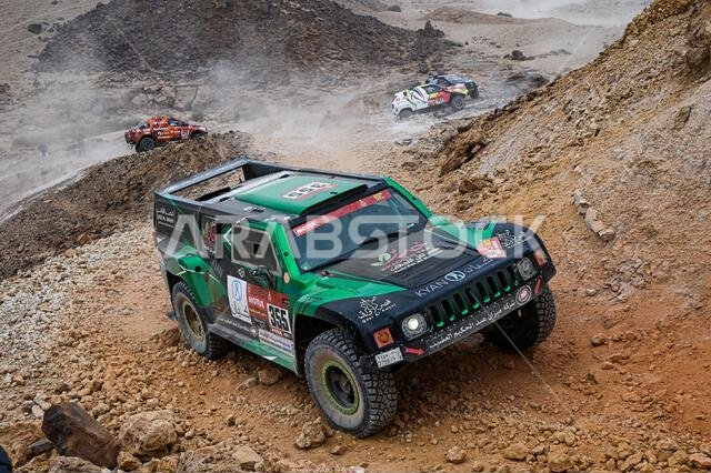 Buraydah, Saudi Arabia. 07th Jan, 2021. #355 Saleh Alabdalali (sau), Alnaim Mohammed (sau), Hummer, Saleh, Auto, action during the 5th stage of the Dakar 2021 between Riyadh and Al Qaisumah, in Saudi Arabia on January 7, 2021 - Photo Eric Vargiolu/DPPI/LM Credit: Gruppo Editoriale LiveMedia/Alamy Live News Buraydah, Saudi Arabia. 07th Jan, 2021. #355 Saleh Alabdalali (sau), Alnaim Mohammed (sau), Hummer, Saleh, Auto, action during the 5th stage of the Dakar 2021 between Riyadh and Al Qaisumah, in Saudi Arabia on January 7, 2021 - Photo Eric Vargiolu/DPPI/LM Credit: Gruppo Editoriale LiveMedia/Alamy Live News