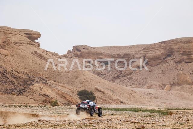 Buraydah, Saudi Arabia. 07th Jan, 2021. 300 Sainz Carlos (esp), Cruz Lucas (esp), Mini, X-Raid Mini JCW Team, Auto, action during the 5th stage of the Dakar 2021 between Riyadh and Buraydah, in Saudi Arabia on January 7, 2021 - Photo Florent Gooden/DPPI/LM Credit: Gruppo Editoriale LiveMedia/Alamy Live News