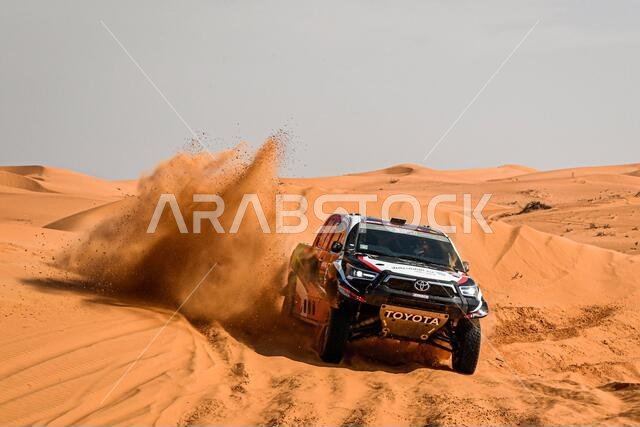 حائل، المملكة العربية السعودية. 8 يناير 2021. #303 الراجحي يزيد (ساو)، فون زيتزويتز ديرك (ديو)، تويوتا، أوفر درايف تويوتا، أوتو، أثناء المرحلة السادسة من داكار 2021 بين القيصومة وحائل، في المملكة العربية السعودية في 8 يناير 2021 - Photo Vargi / Eric Gruppo Credit: LM Editoriale LiveMedia/Alamy Live News حائل، المملكة العربية السعودية. 8 يناير 2021. #303 الراجحي يزيد (ساو)، فون زيتزويتز ديرك (ديو)، تويوتا، أوفر درايف تويوتا، أوتو، أثناء المرحلة السادسة من داكار 2021 بين القيصومة وحائل، في المملكة العربية السعودية في 8 يناير 2021 - Photo Vargi / Eric Gruppo Credit: LM Editoriale LiveMedia/Alamy Live News