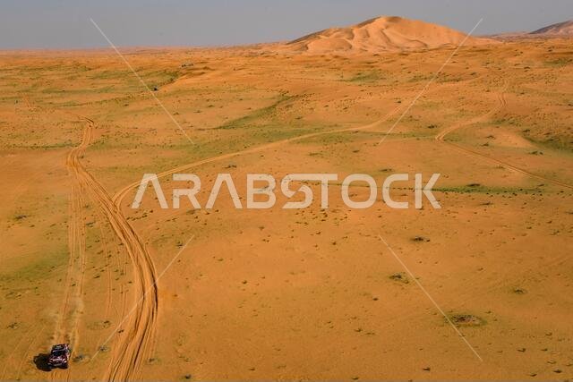 حائل، المملكة العربية السعودية. 8 يناير 2021. #307 برزيغونسكي جاكوب (بولندي)، غوتشالك تيمو (ألماني)، تويوتا، أوفر درايف تويوتا، سيارة، خلال المرحلة السادسة من رالي داكار 2021 بين القيصومة وحائل، في المملكة العربية السعودية بتاريخ 8 يناير 2021 - صورة إريك فارغيبو. حقوق الصورة: DPPI/Elupole Group LiveMedia/Alamy Live News