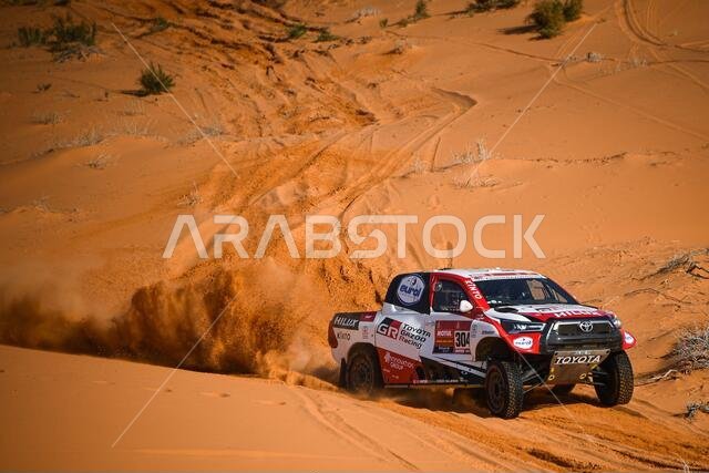 Ha'il, Saudi Arabia. 8th Jan 2021. 304 De Villiers Giniel (zaf), Haro Bravo Alex (esp), Toyota, Toyota Gazoo Racing, Auto, action during the 6th stage of the Dakar 2021 between Al Qaisumah and Ha'il, in Saudi Arabia on January 8, 2021 - Photo DPPI/LM Credit: Gruppo Editoriale LiveMedia/Alamy Live News
