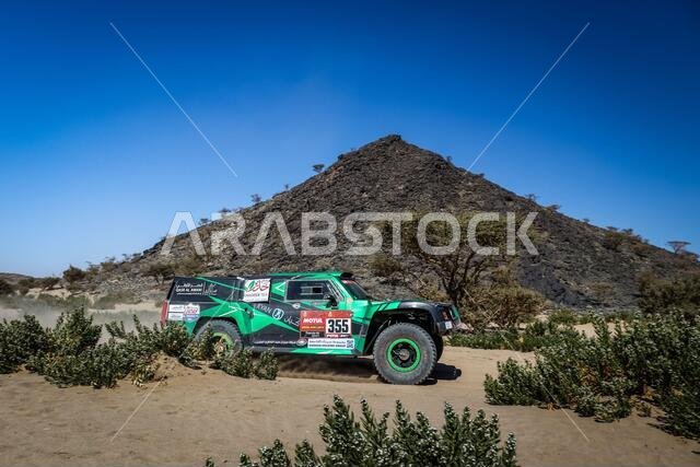 Jeddah, Saudi Arabia. 03rd Jan, 2021. 355 Saleh Alabdalali (sau), Alnaim Mohammed (sau), Hummer, Saleh, Auto, action during the 1st stage of the Dakar 2021 between Jeddah and Bisha, in Saudi Arabia on January 3, 2021 - Photo Antonin Vincent/DPPI/LM Credit: Gruppo Editoriale LiveMedia/Alamy Live News