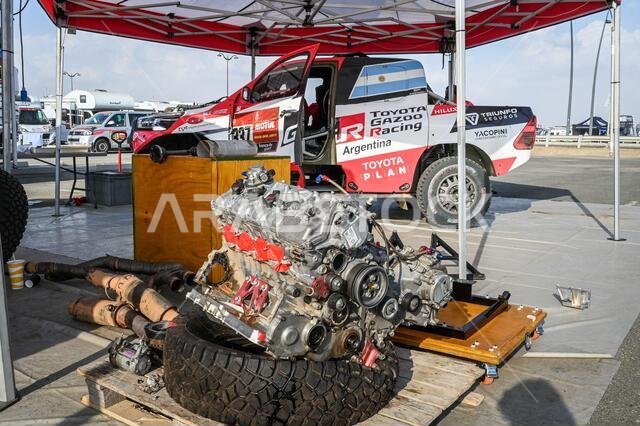 Jeddah, Saudi Arabia. 1st January, 2021. #337 Yacopini Juan Cruz (arg), Yacopini Alejandro Miguel (arg), Toyota, Overdrive Toyota, Auto, mechanic during the Dakar 2021as Administrative and Technical scrutineering in Jeddah, Saudi Arabia from January 1 to 2, 2021 - Photo Eric Vargiolu / DPPI / LM Credit: Gruppo Editoriale LiveMedia/Alamy Live News
