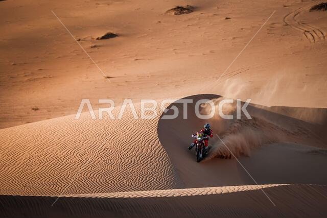 Bisha, Saudi Arabia. 04th Jan, 2021. #04 Cornejo Florimo Jose Ignacio (chl), Honda, Monster Energy Honda Team 2021, Motul, Moto, Bike, action during the 2nd stage of the Dakar 2021 between Bisha and Wadi Al Dawasir, in Saudi Arabia on January 4, 2021 - Photo Antonin Vincent/DPPI/LM Credit: Gruppo Editoriale LiveMedia/Alamy Live News