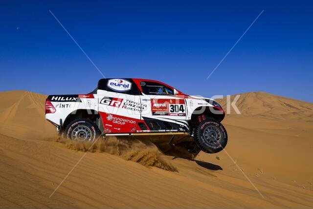 Bisha, Saudi Arabia. 04th Jan, 2021. 304 De Villiers Giniel (zaf), Haro Bravo Alex (esp), Toyota, Toyota Gazoo Racing, Auto, action during the 2nd stage of the Dakar 2021 between Bisha and Wadi Al Dawasir, in Saudi Arabia on January 4, 2021 - Photo Florent Gooden/DPPI/LM Credit: Gruppo Editoriale LiveMedia/Alamy Live News