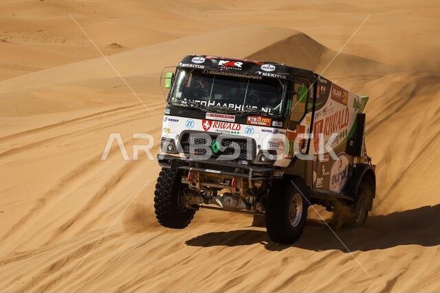 Bisha, Saudi Arabia. 04th Jan, 2021. 511 Huzink Gert (nld), Buursen Rob (nld), Roesink Martin (nld), Renault, Riwald Dakar Team, Camion, Truck, action during the 2nd stage of the Dakar 2021 between Bisha and Wadi Al Dawasir, in Saudi Arabia on January 4, 2021 - Photo Florent Gooden/DPPI/LM Credit: Gruppo Editoriale LiveMedia/Alamy Live News Bisha, Saudi Arabia. 04th Jan, 2021. 511 Huzink Gert (nld), Buursen Rob (nld), Roesink Martin (nld), Renault, Riwald Dakar Team, Camion, Truck, action during the 2nd stage of the Dakar 2021 between Bisha and Wadi Al Dawasir, in Saudi Arabia on January 4, 2021 - Photo Florent Gooden/DPPI/LM Credit: Gruppo Editoriale LiveMedia/Alamy Live News