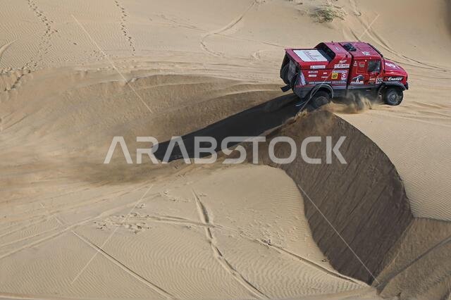 #502 فيازوفيتش سيارهي (blr)، هارانين بافيل (blr)، زاباروشانكا أنطون (blr)، ماز، Maz-Sportauto، شاحنة، أثناء المرحلة الثانية من داكار 2021 بين بيشة ووادي الدواسر، المملكة العربية السعودية في 4 يناير،