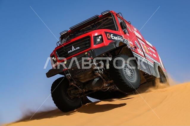 #505 فيشنوسكي ألياكسي (blr)، نوفيكاو ماكسيم (blr)، ساشوك سيارهي (blr)، Maz، Maz-Sportauto، Camion، Truck، الحركة خلال المرحلة الثالثة من داكار 2021 بين وادي الدواسر ووادي الدواسر، في المملكة العربية السعودية في 15 يناير 2002، تصوير Delfosse / DP PI / LM