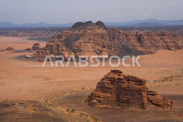 العلا، المملكة العربية السعودية. ١٣ يناير ٢٠٢١. رسم توضيحي، منظر طبيعي خلال المرحلة العاشرة من رالي داكار ٢٠٢١ بين نيوم والعلا، في المملكة العربية السعودية بتاريخ ١٣ يناير ٢٠٢١ - صورة إريك فارغيولو/DPPI/LM. حقوق الصورة: Gruppo Editoriale LiveMedia/Alamy Live News