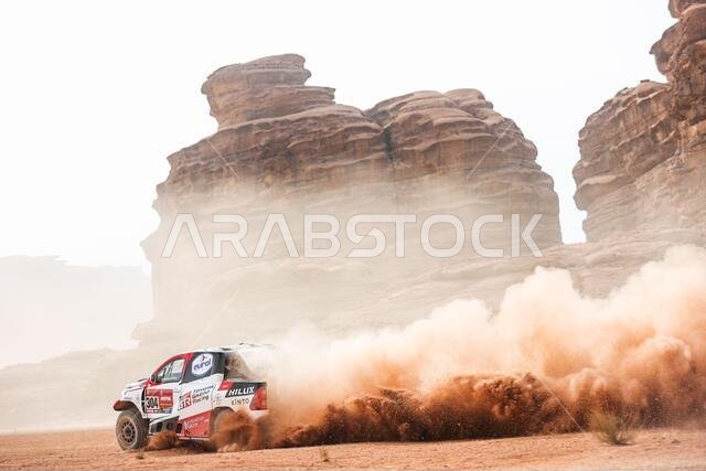Al Ula, Saudi Arabia. 13th Jan, 2021. 304 De Villiers Giniel (zaf), Haro Bravo Alex (esp), Toyota, Toyota Gazoo Racing, Auto, action during the 10th stage of the Dakar 2021 between Neom and Al-Ula, in Saudi Arabia on January 13, 2021 - Photo Antonin Vincent/DPPI/LM Credit: Gruppo Editoriale LiveMedia/Alamy Live News