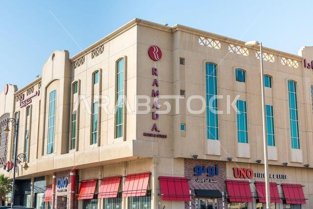 فندق رامادا بالقرب من حديقة الكورنيش، مدينة الدمام، المملكة العربية السعودية.