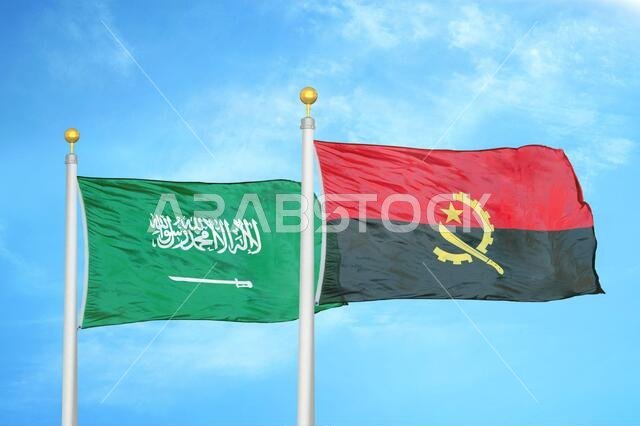 المملكة العربية السعودية وأنغولا، علمان على ساريتين وسماء زرقاء ملبدة بالغيوم