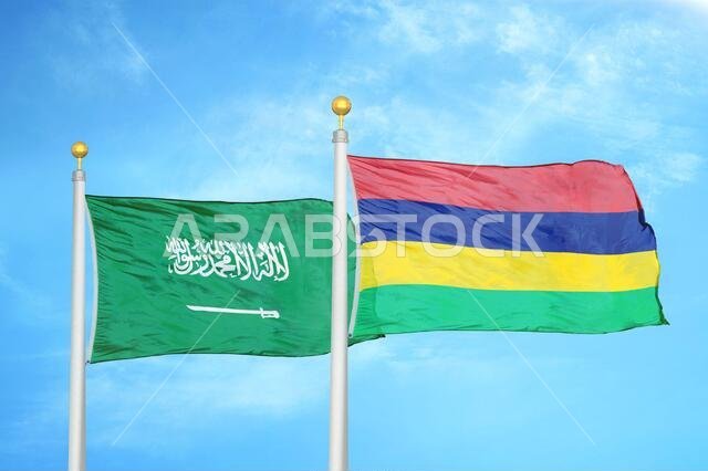 المملكة العربية السعودية وموريشيوس، علمان على سارية علم وسماء زرقاء ملبدة بالغيوم