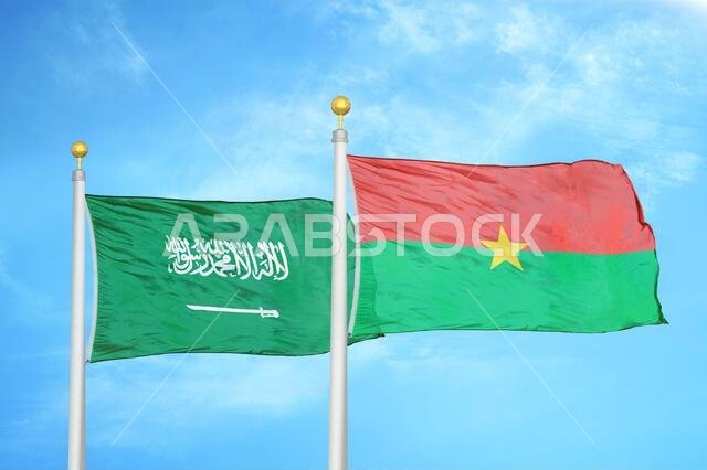 المملكة العربية السعودية وبوركينا فاسو، علمان على سارية علم وسماء زرقاء ملبدة بالغيوم