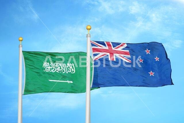 علمان للسعودية ونيوزيلندا على ساريتين وسماء زرقاء ملبدة بالغيوم علمان للسعودية ونيوزيلندا على ساريتين وسماء زرقاء ملبدة بالغيوم