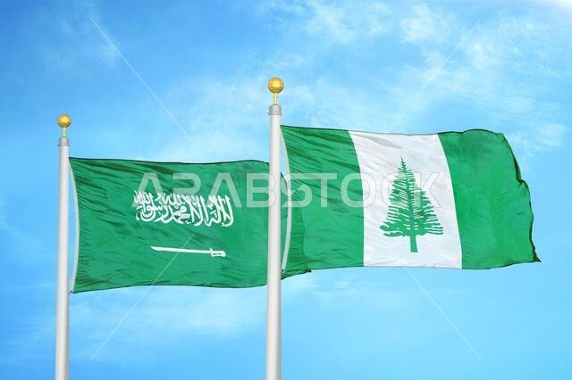 المملكة العربية السعودية وجزيرة نورفولك، علمان على سارية علم وسماء زرقاء ملبدة بالغيوم