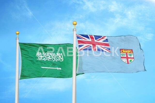 المملكة العربية السعودية وفيجي، علمان على ساريتين وسماء زرقاء ملبدة بالغيوم