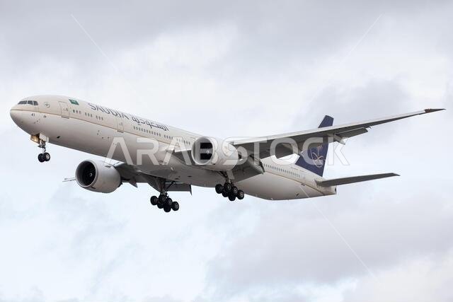 طائرة بوينغ 777 تابعة للخطوط الجوية السعودية تهبط في مطار لندن هيثرو في 28 أكتوبر 2020 (حقوق الصورة: روبرت سميث | أخبار MI)