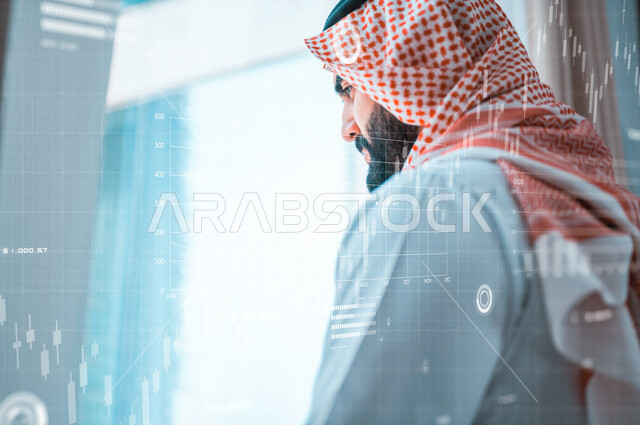 رجل عربي خليجي سعودي يقف امام النافذة، غرفة فندقية، النظر الى الخارج من خلال النافذة، إشراقة يوم جديد، مفهوم الهمة والنشاط، التخخطيط المستقبلي، الرؤية المستقبلية، سياحة وفندقة , رسومات هولوجرامية .