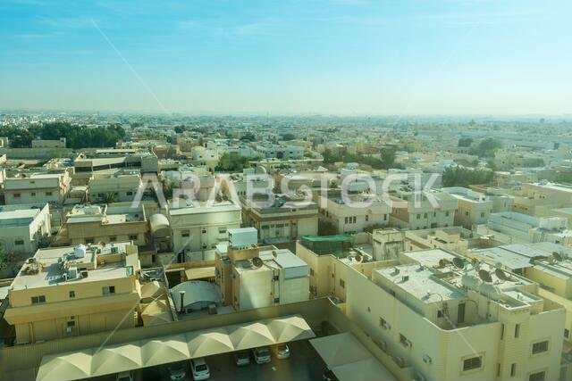 منظر جوي لمدينة الرياض يظهر المباني وأفقها في وسط مدينة الرياض، المملكة العربية السعودية