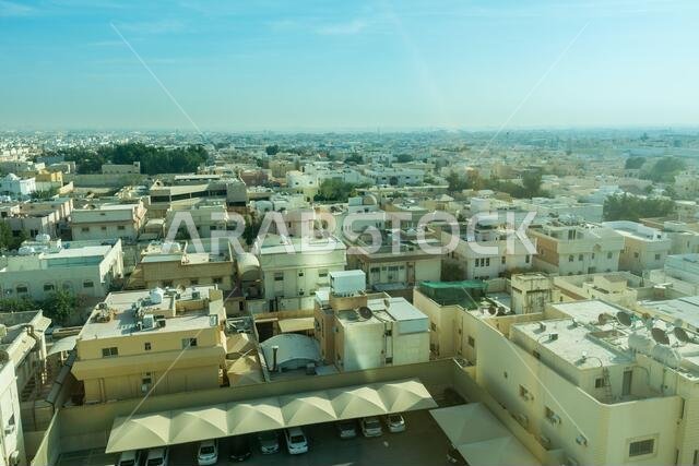 منظر جوي لمدينة الرياض يظهر المباني وأفقها في وسط مدينة الرياض، المملكة العربية السعودية