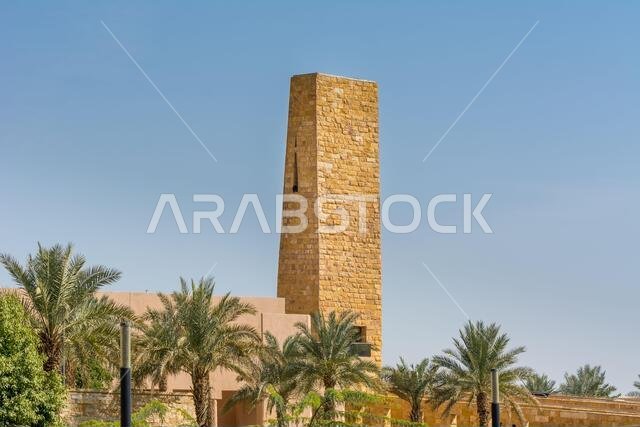 أشجار النخيل والمباني في الدرعية، التي تُعرف أيضًا باسم الدرعية والدرعية، وهي بلدة في الرياض بالمملكة العربية السعودية، كانت الموطن الأصلي للعائلة المالكة السعودية.