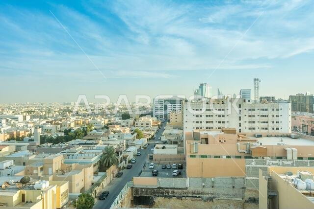 منظر جوي لمدينة الرياض يظهر المباني وأفقها في وسط مدينة الرياض، المملكة العربية السعودية