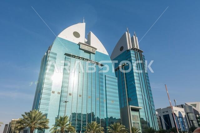 مبنى بنك الإنماء التوأم الذي يحمل رمز السمكة، أحد معالم الرياض، المملكة العربية السعودية