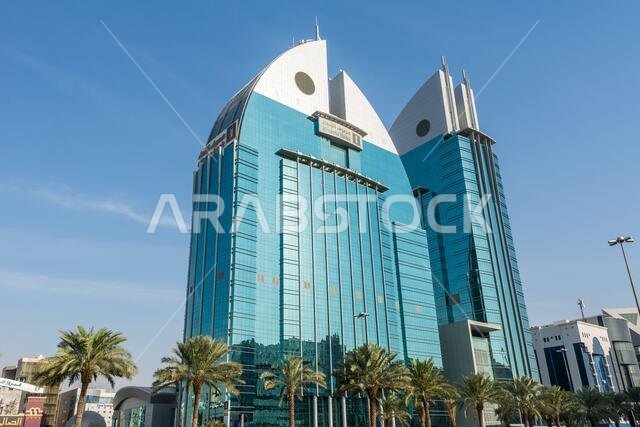 مبنى بنك الإنماء التوأم الذي يحمل رمز السمكة، أحد معالم الرياض، المملكة العربية السعودية
