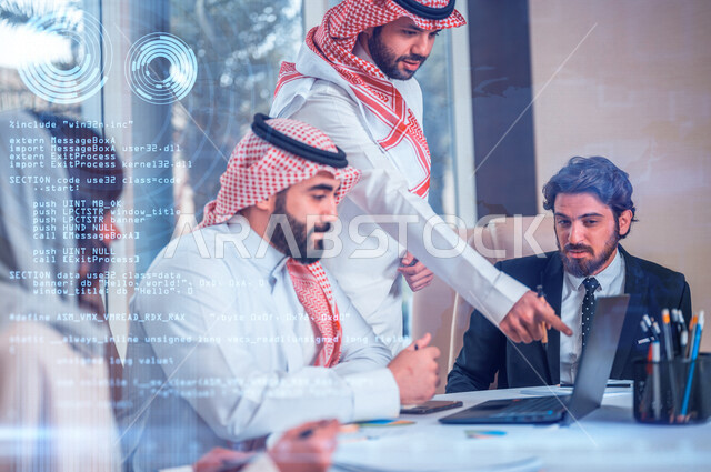 فريق عمل عربي خليجي سعودي في اجتماع عمل مع عميل جديد يرتدي البدلة الرسمية، استخدام الحاسوب المحمول في تطوير العمل وحل المشكلات، تطوير المشاريع، دراسة وتحليل المشاريع الجديدة، الشراكة والتعاون، اجتماعات عمل، ورش عمل وتدريب , رسومات بيانية بتقنية الهولوجرام
