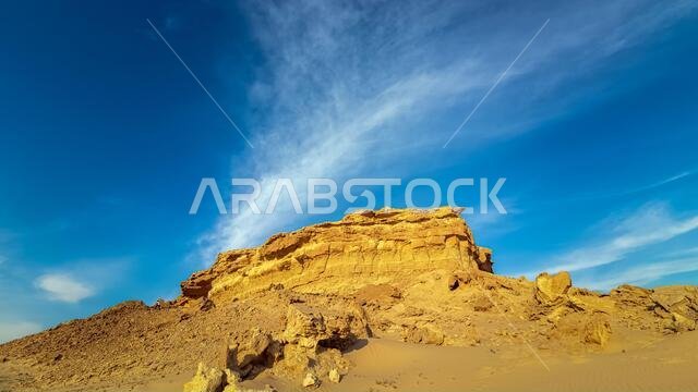 منظر صحراوي بالقرب من السرار في المملكة العربية السعودية.