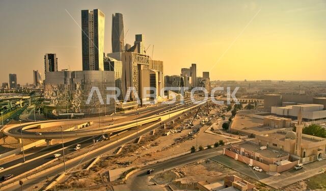 المملكة العربية السعودية، الرياض، الحي المالي للملك عبد الله، منظر علوي عند غروب الشمس