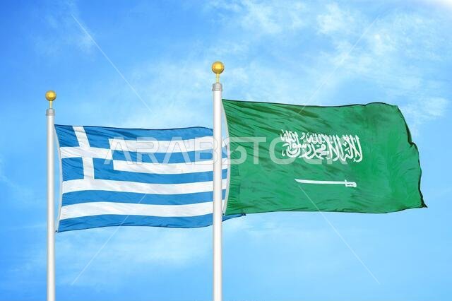 اليونان والمملكة العربية السعودية، علمان على سارية علم وسماء زرقاء