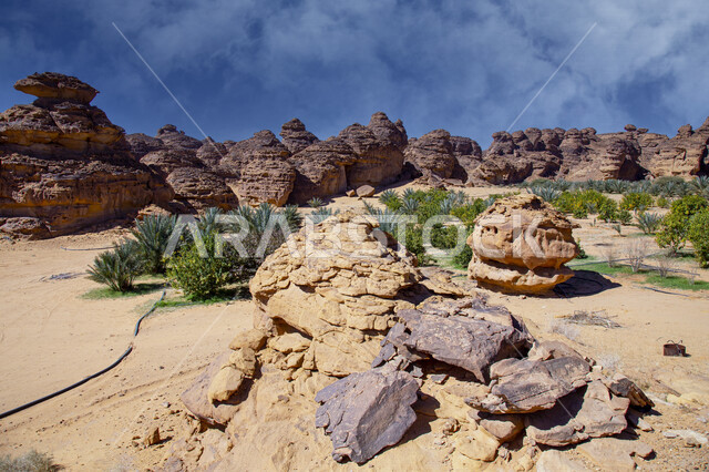 التكوينات والتشكيلات الصخرية الطبيعية في مدينة العلا بالمملكة العربية السعودية، المعالم التاريخية الأثرية السياحية، جمال الطبيعة الصحراوية، الجبال الصخرية في محافظة العلا، السياحة في السعودية