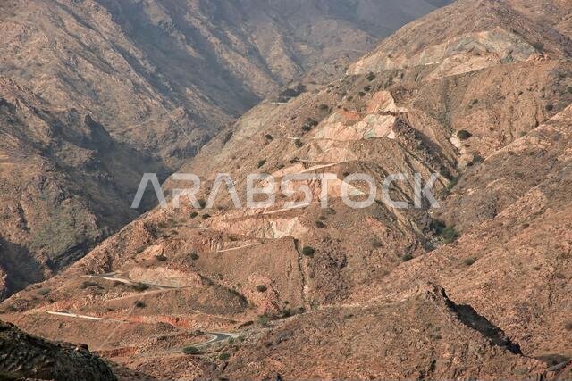 طبيعة جبال الحجاز بالقرب من مدينة الطائف في منطقة مكة المكرمة بالمملكة العربية السعودية طبيعة جبال الحجاز بالقرب من مدينة الطائف في منطقة مكة المكرمة بالمملكة العربية السعودية