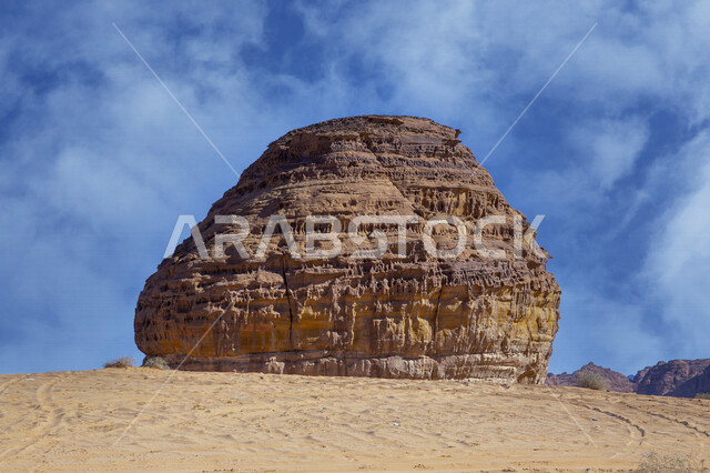 التكوينات والتشكيلات الصخرية الطبيعية في مدينة العلا بالمملكة العربية السعودية، المعالم التاريخية الأثرية السياحية، جمال الطبيعة الصحراوية، الجبال الصخرية في محافظة العلا، السياحة في السعودية