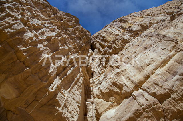 التكوينات والتشكيلات الصخرية الطبيعية في مدينة العلا بالمملكة العربية السعودية، المعالم التاريخية الأثرية السياحية، جمال الطبيعة الصحراوية، الجبال الصخرية في محافظة العلا، السياحة في السعودية