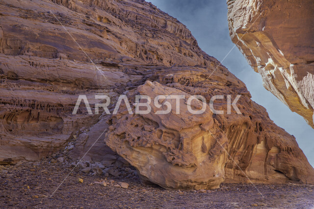 التكوينات والتشكيلات الصخرية الطبيعية في مدينة العلا بالمملكة العربية السعودية، المعالم التاريخية الأثرية السياحية، جمال الطبيعة الصحراوية، الجبال الصخرية في محافظة العلا، السياحة في السعودية