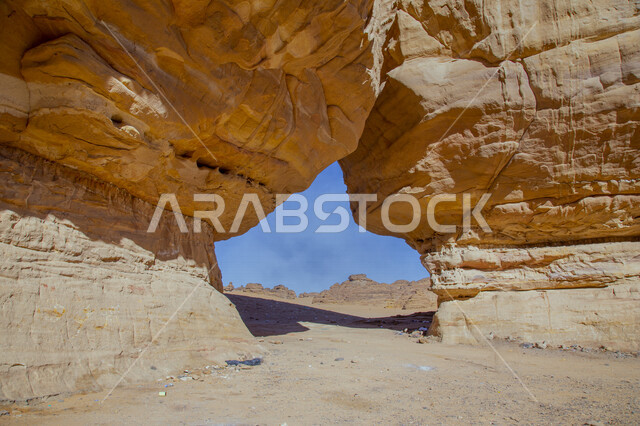 التكوينات والتشكيلات الصخرية الطبيعية في مدينة العلا بالمملكة العربية السعودية، المعالم التاريخية الأثرية السياحية، جمال الطبيعة الصحراوية، الجبال الصخرية في محافظة العلا، السياحة في السعودية