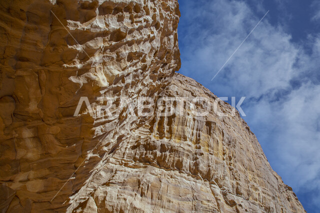 التكوينات والتشكيلات الصخرية الطبيعية في مدينة العلا بالمملكة العربية السعودية، المعالم التاريخية الأثرية السياحية، جمال الطبيعة الصحراوية، الجبال الصخرية في محافظة العلا، السياحة في السعودية