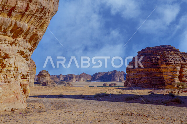 التكوينات والتشكيلات الصخرية الطبيعية في مدينة العلا بالمملكة العربية السعودية، المعالم التاريخية الأثرية السياحية، جمال الطبيعة الصحراوية، الجبال الصخرية في محافظة العلا، السياحة في السعودية