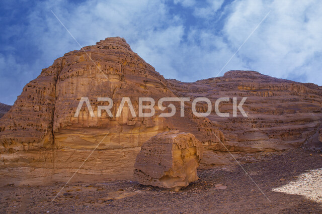 التكوينات والتشكيلات الصخرية الطبيعية في مدينة العلا بالمملكة العربية السعودية، المعالم التاريخية الأثرية السياحية، جمال الطبيعة الصحراوية، الجبال الصخرية في محافظة العلا، السياحة في السعودية