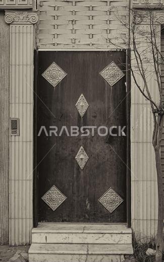 باب سعودي - لون بني عتيق
