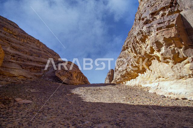 التكوينات والتشكيلات الصخرية الطبيعية في مدينة العلا بالمملكة العربية السعودية، المعالم التاريخية الأثرية السياحية، جمال الطبيعة الصحراوية، الجبال الصخرية في محافظة العلا، السياحة في السعودية