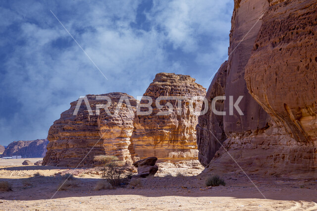 التكوينات والتشكيلات الصخرية الطبيعية في مدينة العلا بالمملكة العربية السعودية، المعالم التاريخية الأثرية السياحية، جمال الطبيعة الصحراوية، الجبال الصخرية في محافظة العلا، السياحة في السعودية