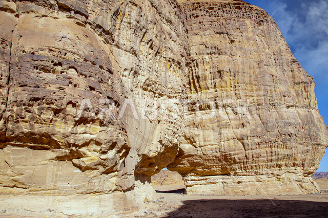 التكوينات والتشكيلات الصخرية الطبيعية في مدينة العلا بالمملكة العربية السعودية، المعالم التاريخية الأثرية السياحية، جمال الطبيعة الصحراوية، الجبال الصخرية في محافظة العلا، السياحة في السعودية