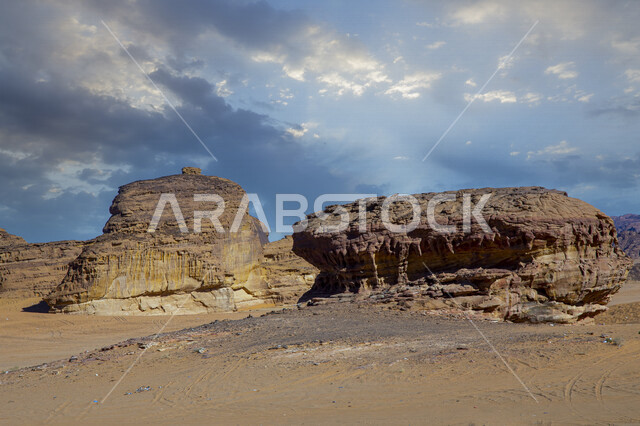 التكوينات والتشكيلات الصخرية الطبيعية في مدينة العلا بالمملكة العربية السعودية، المعالم التاريخية الأثرية السياحية، جمال الطبيعة الصحراوية، الجبال الصخرية في محافظة العلا، السياحة في السعودية