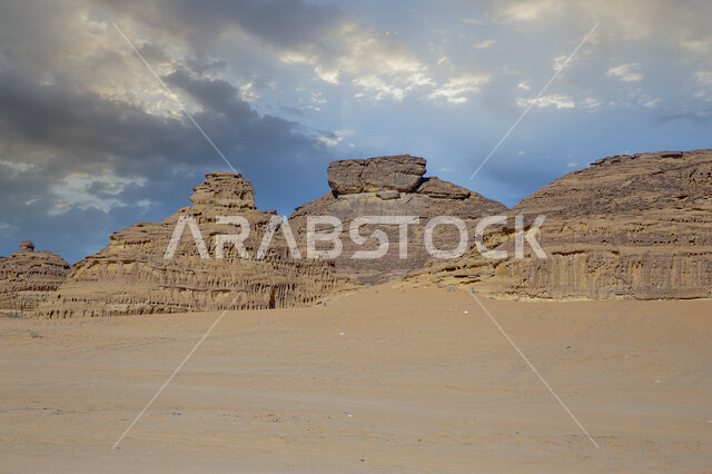 التكوينات والتشكيلات الصخرية الطبيعية في مدينة العلا بالمملكة العربية السعودية، المعالم التاريخية الأثرية السياحية، جمال الطبيعة الصحراوية، الجبال الصخرية في محافظة العلا، السياحة في السعودية