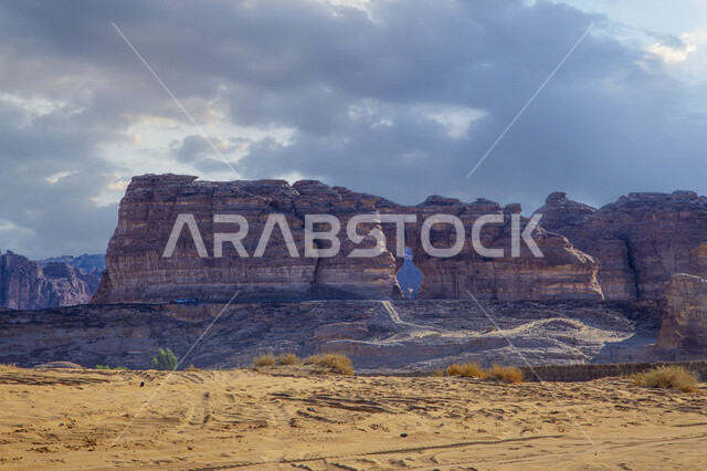 التكوينات والتشكيلات الصخرية الطبيعية في مدينة العلا بالمملكة العربية السعودية، المعالم التاريخية الأثرية السياحية، جمال الطبيعة الصحراوية، الجبال الصخرية في محافظة العلا، السياحة في السعودية